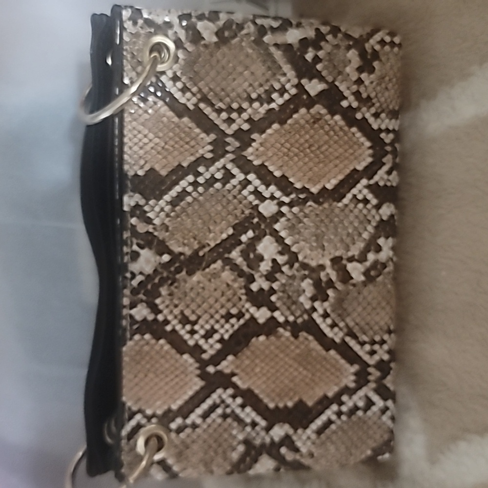Olivia Miller Crossbody - Picture 7 of 13